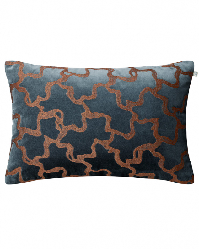 Chand - Sea Blue/Cognac in the group Cushions / Embroidered Cushion Covers at Chhatwal & Jonsson (ZCC210241-18V)