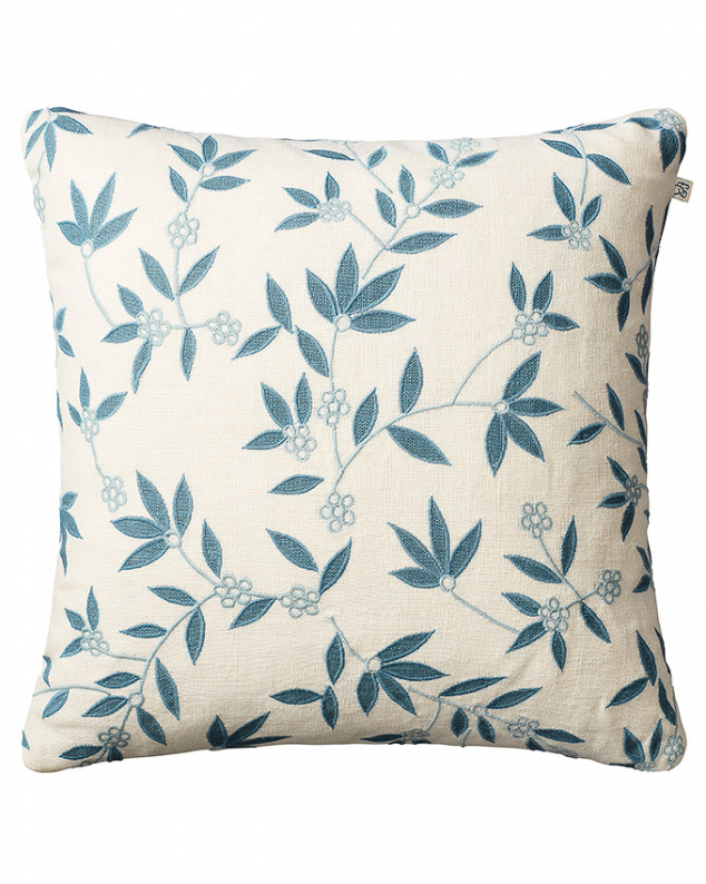 Gita - Off White/Heaven Blue/Aqua in the group Cushions / Embroidered Cushion Covers at Chhatwal & Jonsson (ZCC750150-17)