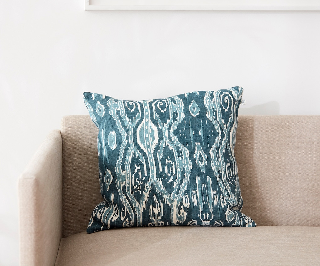 Blue ikat throw outlet pillows