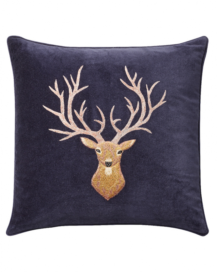 Reindeer - Navy in the group Cushions / Style / Christmas Cushions at Chhatwal & Jonsson (ZCC980145-14V)